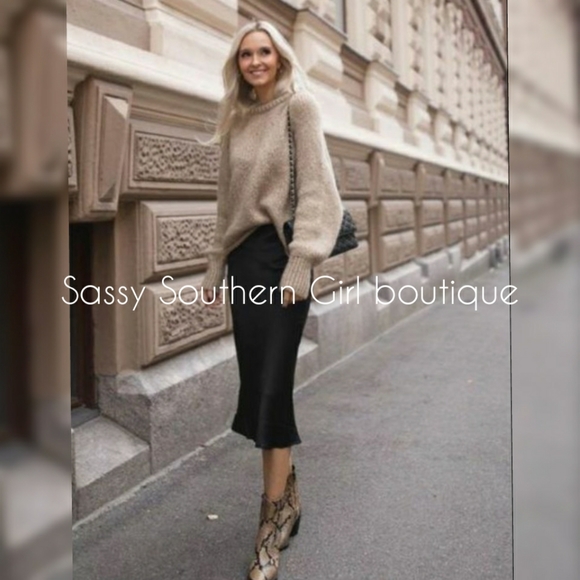 🆕⭐ Black matte satin midi skirt - Picture 7 of 11